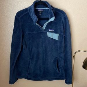 Women’s Patagonia pullover in Navy Blue